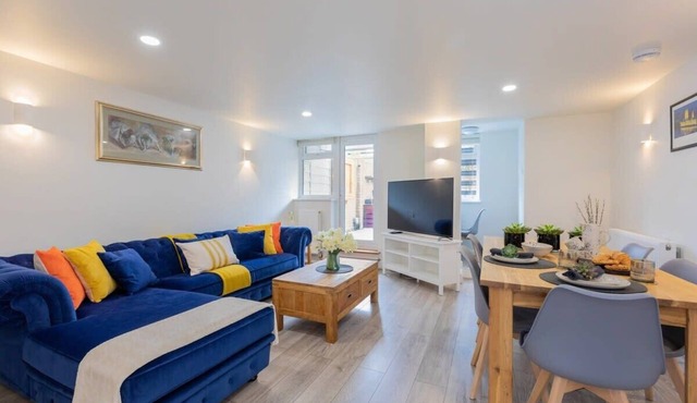 Central Windsor Modern Garden Flat, Walk 2 Sights