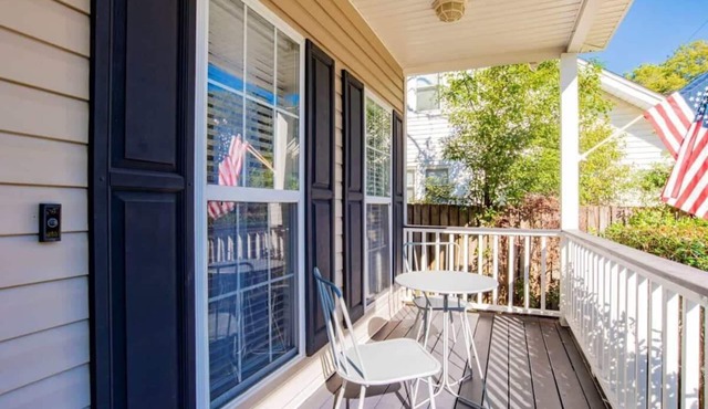 Central, Wonderful Porch & Yard! Hazel Hideaway