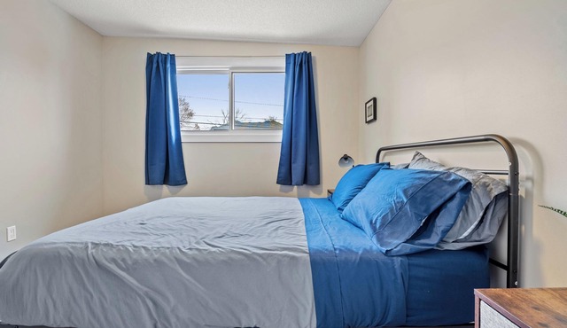 Central Work & Family-Ready 2BR Suite