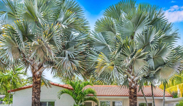 Centrally located | Heated Pool | Riverside View & Access | Citrus Key | H0MES