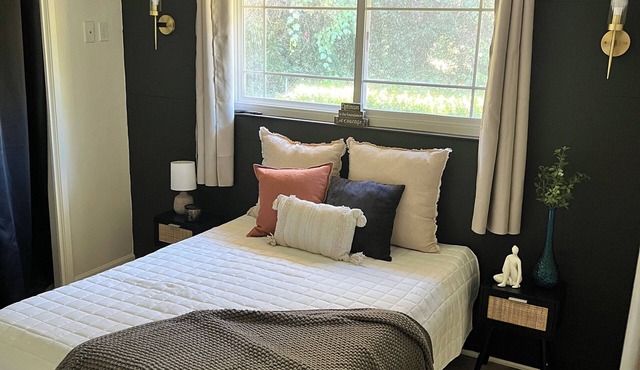 Centrally Located Upscale Home with Room for Rent - Great Hosts & Neighborhood