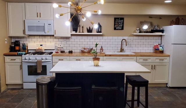 Centrally located, mountain views, on the golf course! Comfortable and clean!