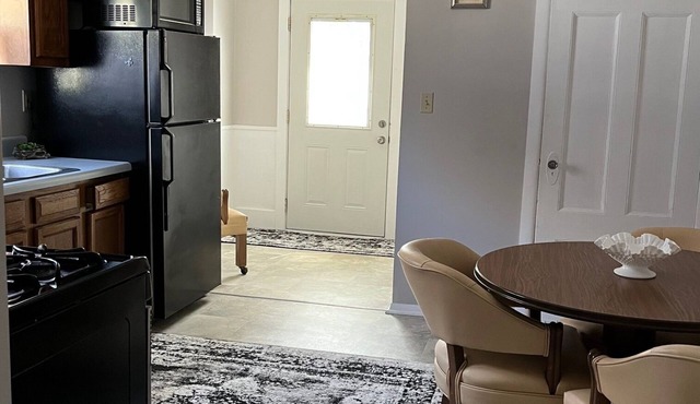 Centrally located 1-bedroom apartment with off street parking Rochester