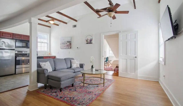 Centrally located 1bed 1bath,walk to French Q, Bourbon St. & Jazz venues