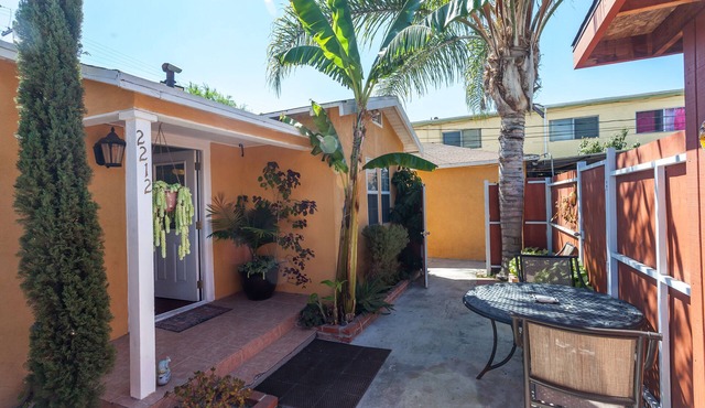 Centrally located! 15 min. to beach, outdoor patio & pet friendly!