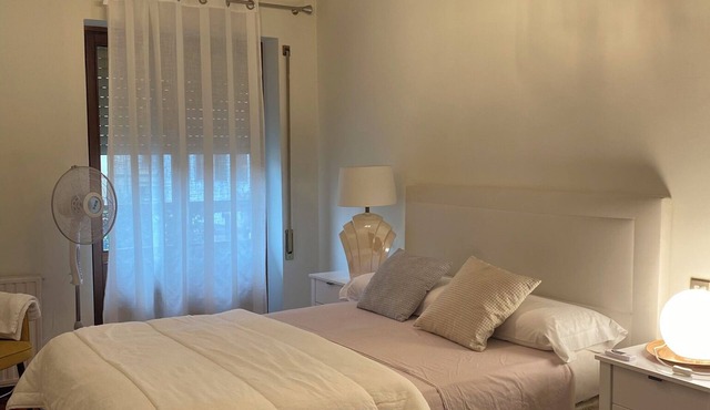 Centrally located 3 bedroom apartment with balcony, facing the church of Zumarraga.