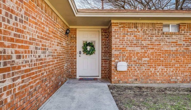 Centrally Located 3BR 2BA - !