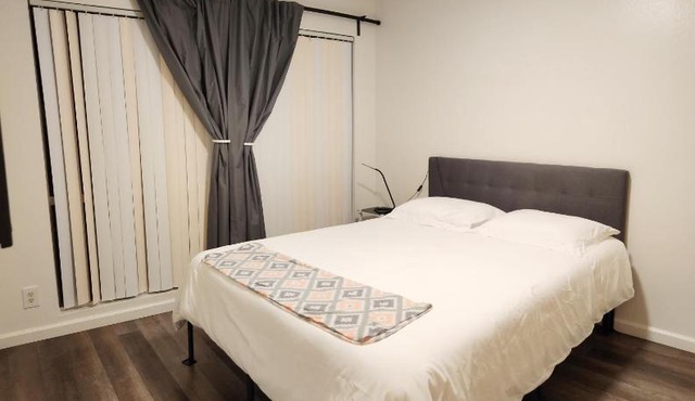 Centrally Located, 4x Queen, 300 MBPS Internet with Backyard!
