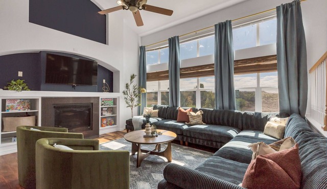 Centrally Located 5BD - Games, BBQ & Firepit Patio
