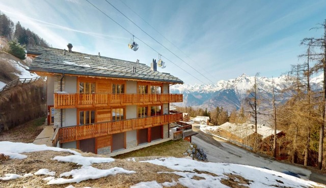 Centrally-located apartment for 6