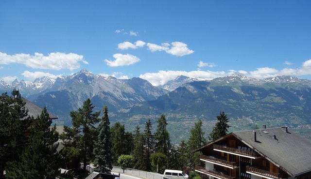 Centrally-located apartment in Veysonnaz