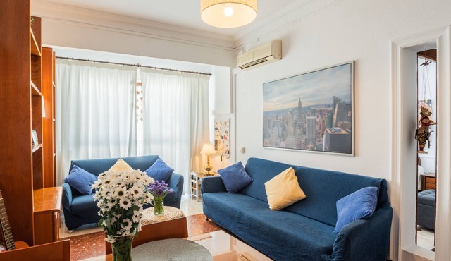 Centrally located apartment in Seville (Triana - Los Remedios) with WiFi, AC and Parking