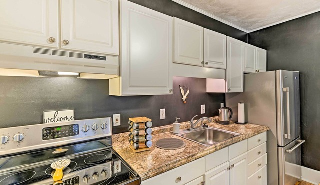 Centrally Located Apartment Near Herkimer Diamonds