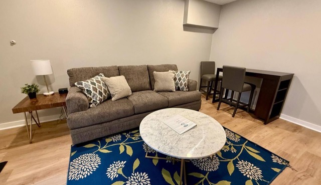 Centrally Located Apartment Near Aksarben Village!