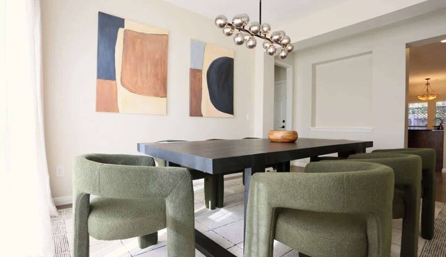 Centrally Located Austin Villa with Hot Tub & Gym