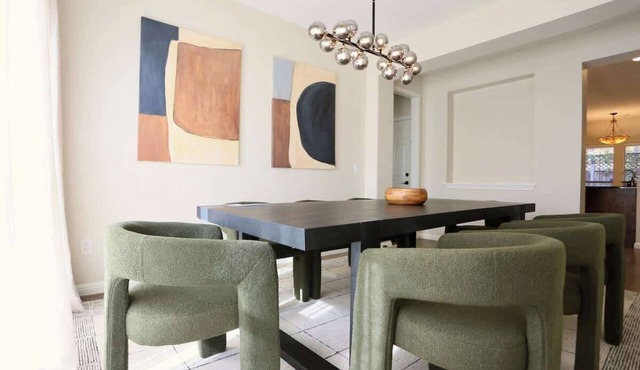 Centrally Located Austin Villa with Hot Tub & Gym