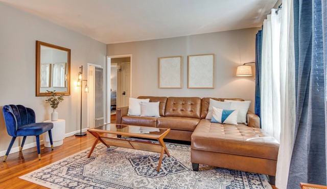 Centrally Located Burbank Duplex Near Hollywood!