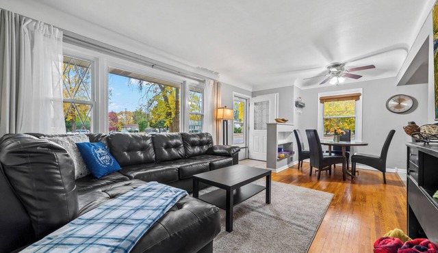 Centrally Located Cozy Home W/Game & Yoga Rooms
