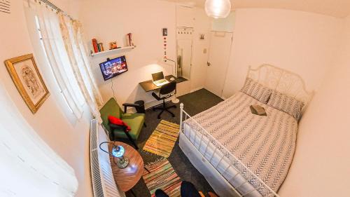 Centrally Located Comfortable Room in London