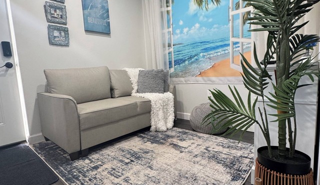 Centrally Located Cozy studio with High WiFi speed and AC