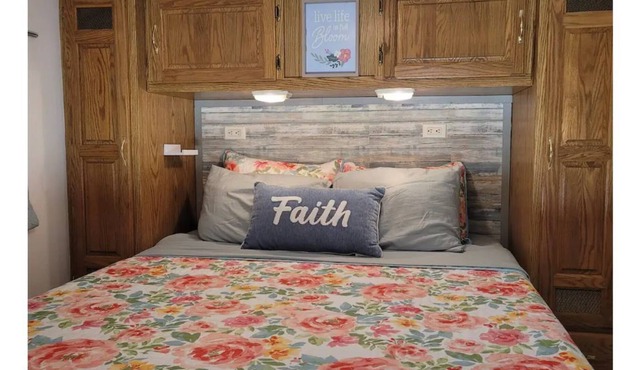 Centrally located Cozy RV- Pet Friendly!