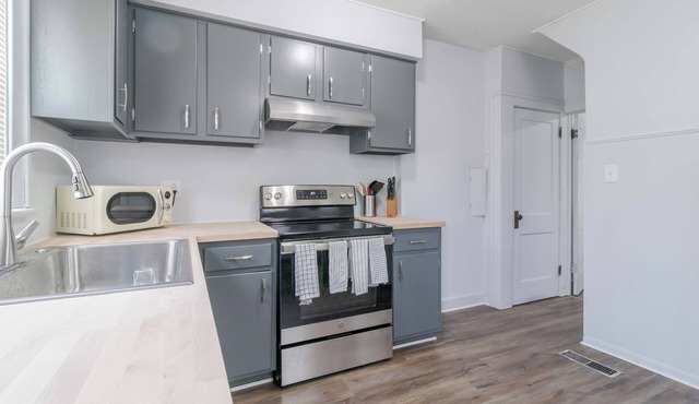 Centrally Located Cozy Townhome