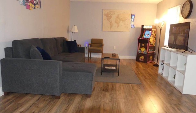 Centrally located cozy 2BR near attractions