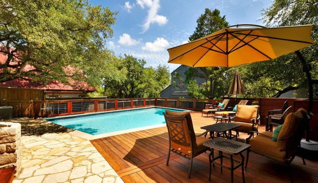 Centrally located - Downtown - Private Pool - 5 Bed/4 Bath