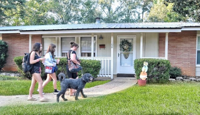 Centrally located entire home w/Fenced in yard