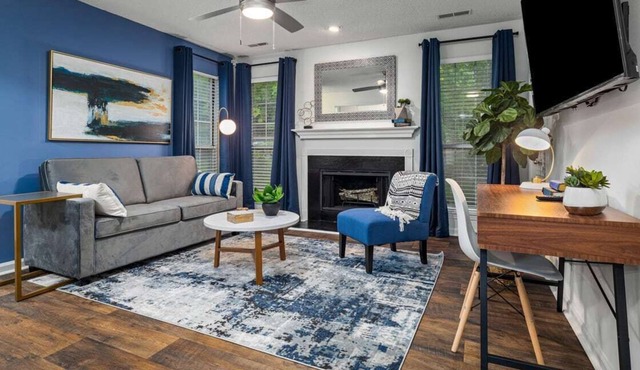 Centrally Located |Fast WiFi |Cozy King Bed