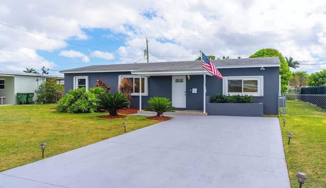 Centrally located Family-business Home