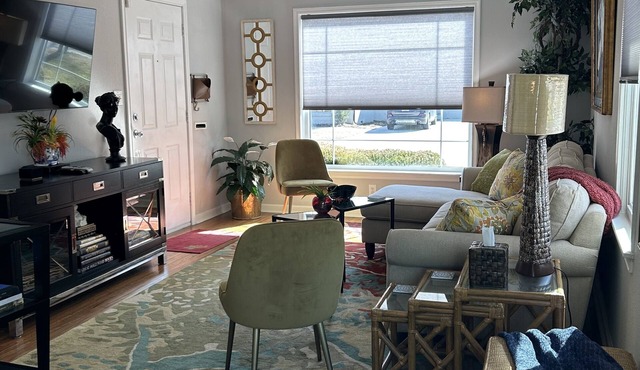 Centrally Located Family and Pet-Friendly Brookside/Gathering Place Home