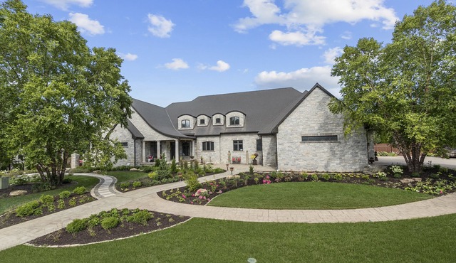 Centrally located Fox Valley estate in sought-after Neenah