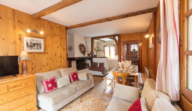 Centrally located 4 bedroom townhouse for up to 12 people