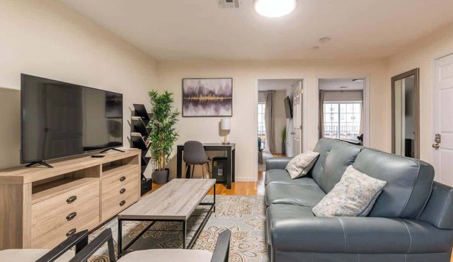 Centrally located-FREE Parking/Near EWR