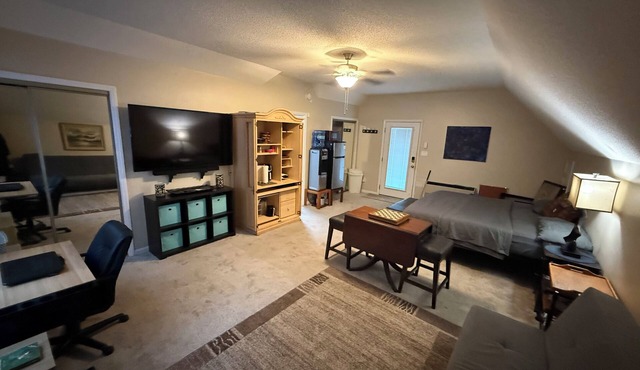 Centrally Located Gated Retreat: Park Views & Walk to Neuse River
