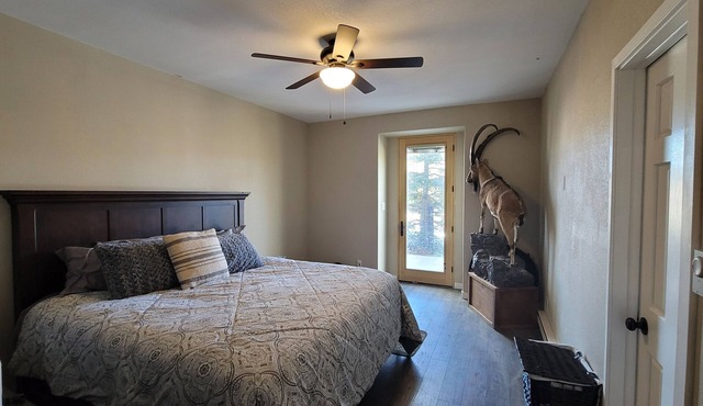 Centrally Located Guest House only 25 mins to ski resorts and hot Springs