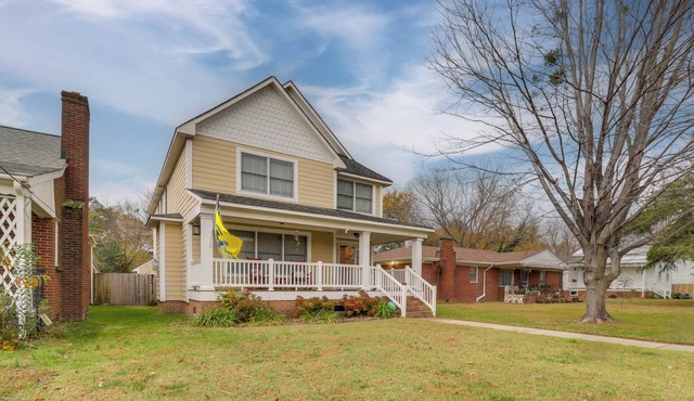Centrally Located Hampton Roads Home w/Game Room!