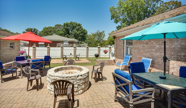 Centrally Located Hampton Home: 6 Mi to Downtown!