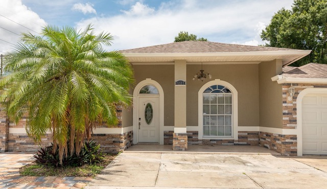 Centrally located home 3 miles to Buccaneers Stadium