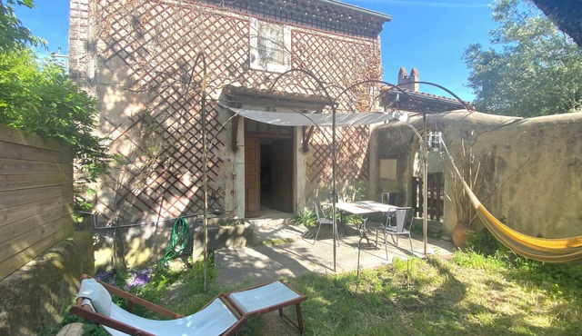 Centrally located house with garden