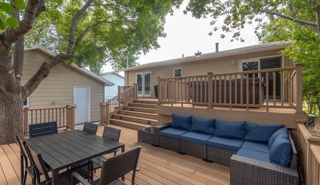 Centrally located, huge shaded patio with hot tub! Entire place to yourself!