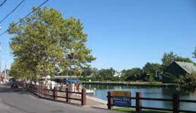 Centrally Located in Seneca
