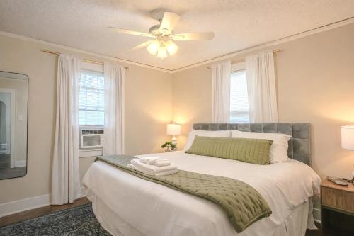 Centrally Located King Bed Midtown Crosstown 1428