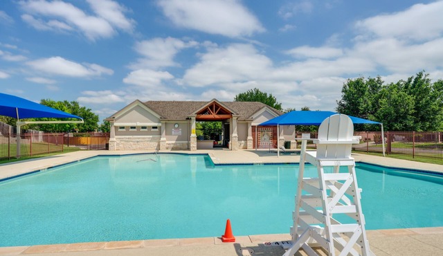 Centrally Located Kyle Home: Walk to Pool & Park!