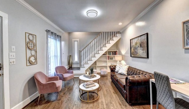 Centrally Located Lux Home - Sleeps 14