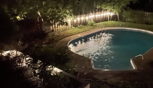 Centrally located modern 3 bedroom home with pool. Pet Friendly!