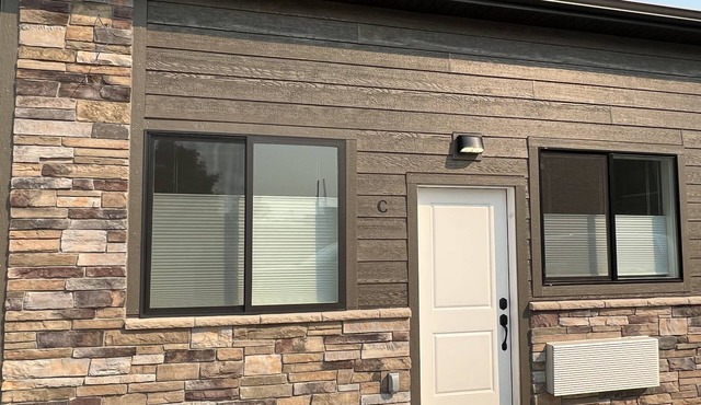 Centrally located, newly remodeled apartment - Unit C