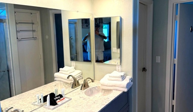 Centrally Located Oasis. Enjoy Golf, Shopping, football & Spring Training