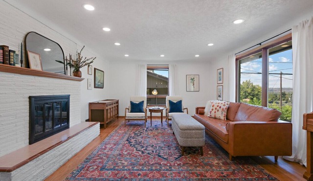 Centrally Located Oasis Near Riverside State Park